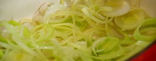 Шаг 4: овощного супа с курицей и яичной лапшой