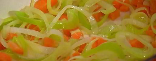 Шаг 6: овощного супа с курицей и яичной лапшой