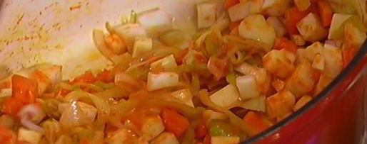 Шаг 8: овощного супа с курицей и яичной лапшой