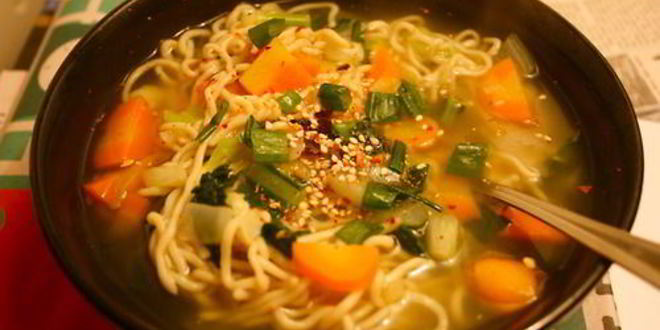 Рецепт овощного супа с лапшой рамен и пастой мисо