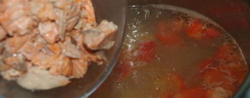 Шаг 6: супа из форели с плавленным сыром и овощами