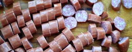 Шаг 2: согревающей чечевичной похлебки с копчеными сосисками