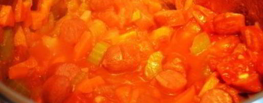 Шаг 4: согревающей чечевичной похлебки с копчеными сосисками