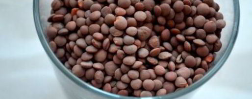 Шаг 5: согревающей чечевичной похлебки с копчеными сосисками