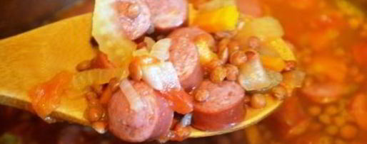 Шаг 6: согревающей чечевичной похлебки с копчеными сосисками