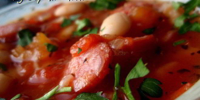 Рецепт томатной похлебки с копчеными колбасками и фасолью