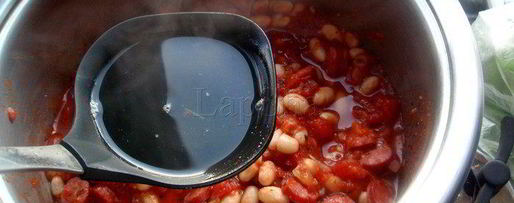 Шаг 7: томатной похлебки с копчеными колбасками и фасолью