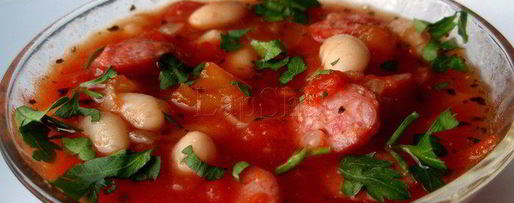 Шаг 8: томатной похлебки с копчеными колбасками и фасолью