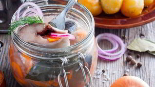 Рецепт Консервов из скумбрии в соусе рассольник