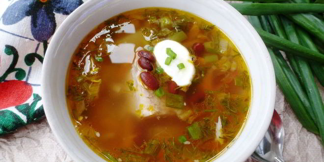 Рецепт рассольника с консервированной фасолью и солеными помидорами