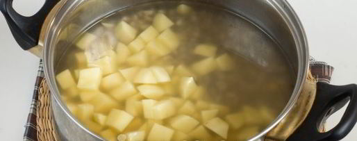 Шаг 7: рассольника с перловкой, солеными огурцами и нутом