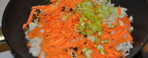 Шаг 1: рассольника с тушенкой