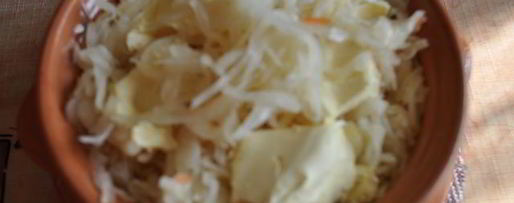 Шаг 2: кислых щей с утиными потрошками и черносливом