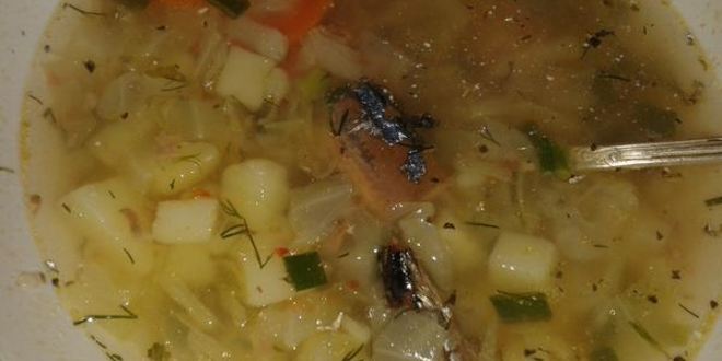 Рецепт острых щей с рыбными консервами