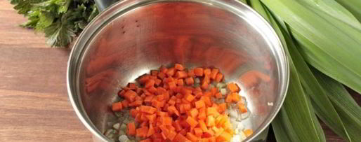 Шаг 2: постных зеленых щей с крапивой и китайским чесноком