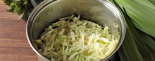 Шаг 4: постных зеленых щей с крапивой и китайским чесноком