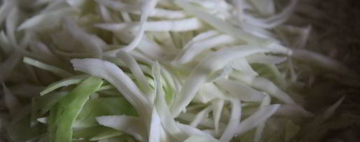 Шаг 2: щей из свежей и квашеной капусты на курином бульоне