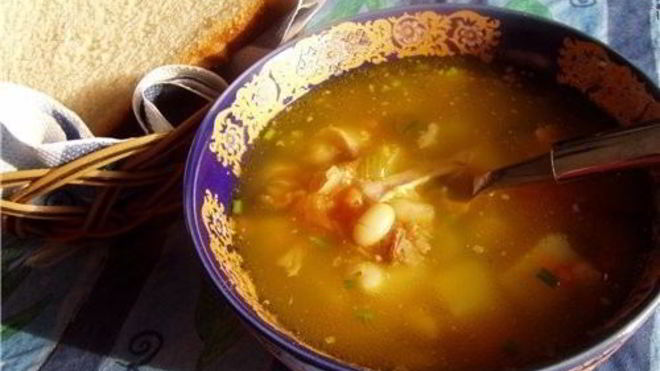 Рецепт Щей из ячневой крупы, тушеной капусты и фасоли со свининой