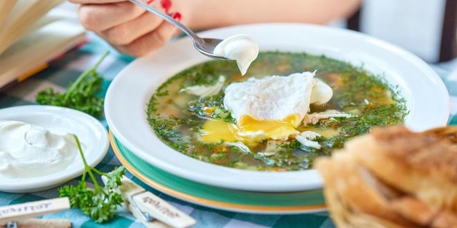 Рецепт зеленые щи с яйцом-пашот