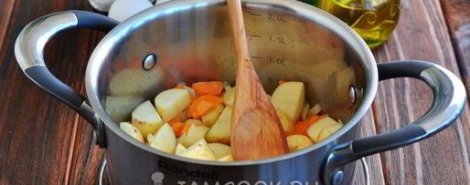 Шаг 5: зеленых щей со щавелем и яйцом