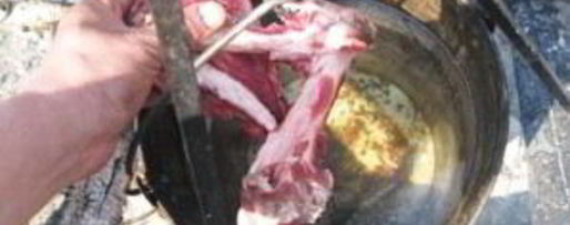 Шаг 2: шурпы из баранины на костре