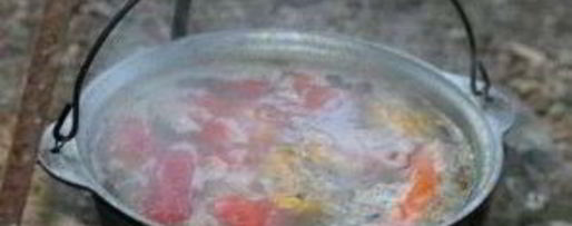 Шаг 12: шурпы в казане на костре