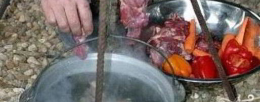 Шаг 6: шурпы в казане на костре