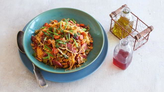 Рецепт Простой солянки из молодой капусты с копченостями