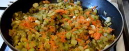 Шаг 2: рыбной солянки с крабовыми палочками