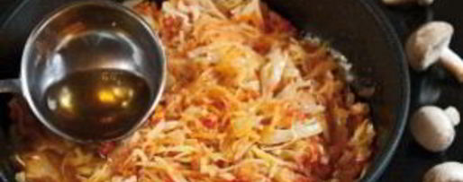 Шаг 1: солянки из квашеной капусты с грибами