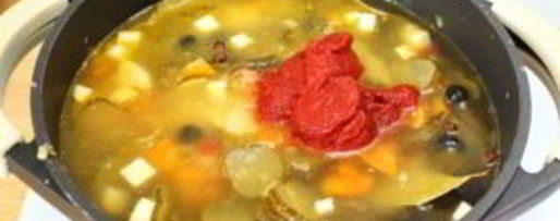 Шаг 4: солянки с копченой колбасой