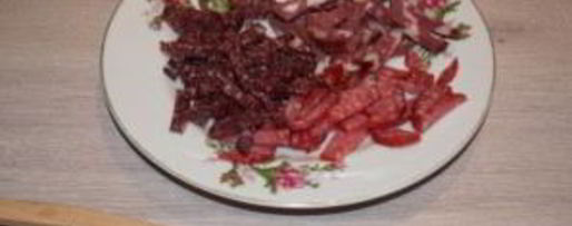 Шаг 1: солянки с курицей и колбасой