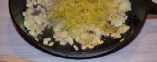 Шаг 4: солянки с курицей и колбасой