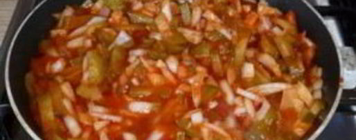 Шаг 3: солянки с мясом и колбасой