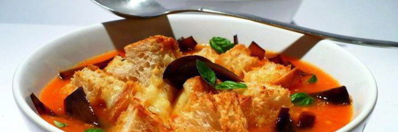 Рецепт Супа из запеченных томатов с луком-бальзамик и копченым хлебом