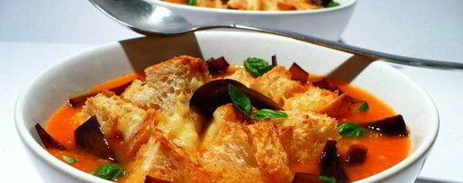 Шаг 4: супа из запеченных томатов с луком-бальзамик и копченым хлебом