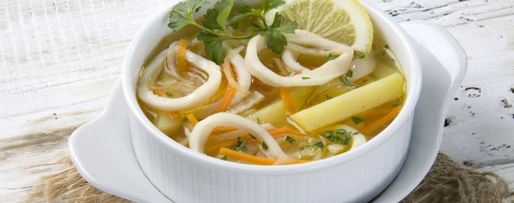 Шаг 2: супа картофельного с кальмарами