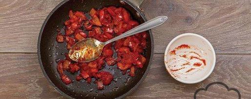 Шаг 4: харчо с классическом соусом ткемали и бараниной