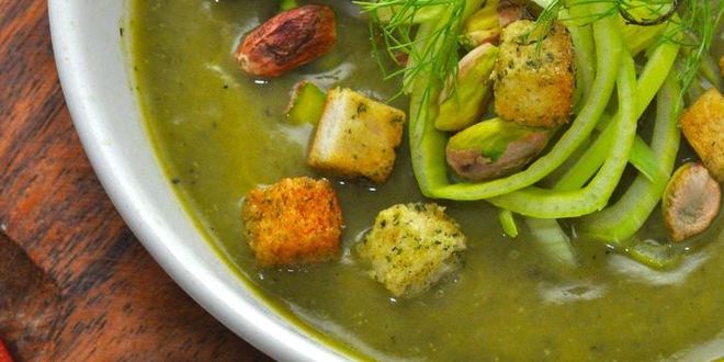 Рецепт кростини с оливками и зеленый суп-пюре
