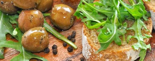 Шаг 1: кростини с оливками и зеленый суп-пюре