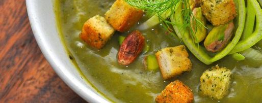 Шаг 4: кростини с оливками и зеленый суп-пюре