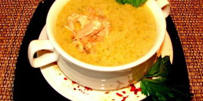 Рецепт супа-пюре из брокколи с курицей и сыром