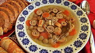 Рецепт Супа с фрикадельками и блинными роллами