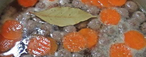 Шаг 2: супа с фрикадельками и блинными роллами