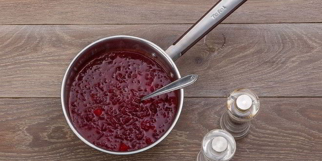 Рецепт горячего свекольника со сметаной