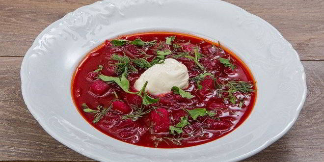 Рецепт горячего свекольника со сметаной