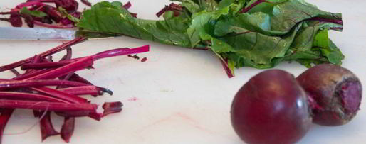 Шаг 1: холодного свекольника с ботвой