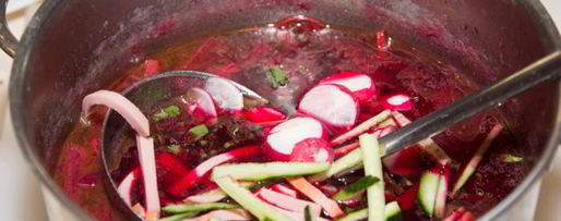 Шаг 14: холодного свекольника с ботвой