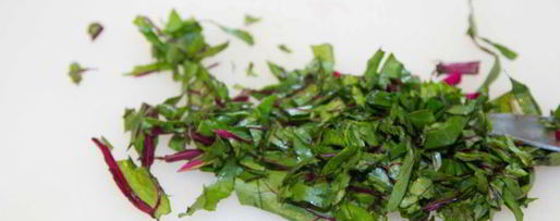 Шаг 16: холодного свекольника с ботвой