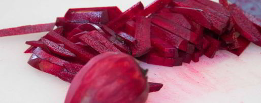 Шаг 8: холодного свекольника с ботвой